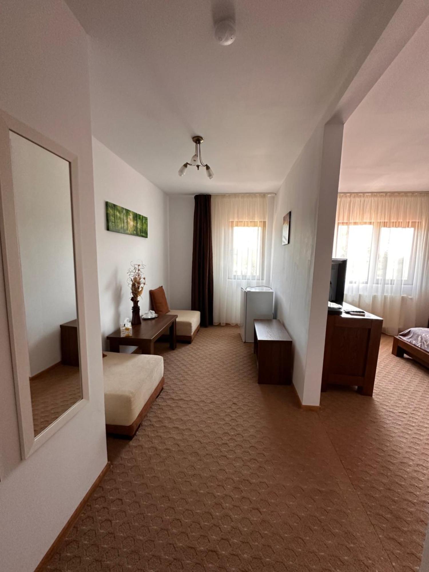 Hotel Casa Carp Calarasi Extérieur photo